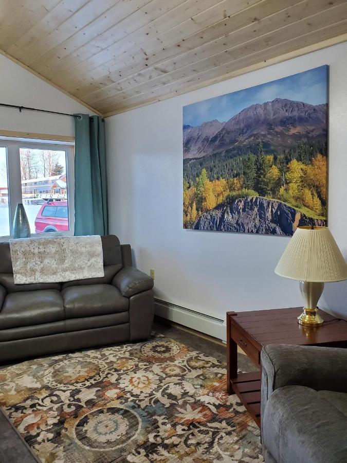 | Alaska Country Inn