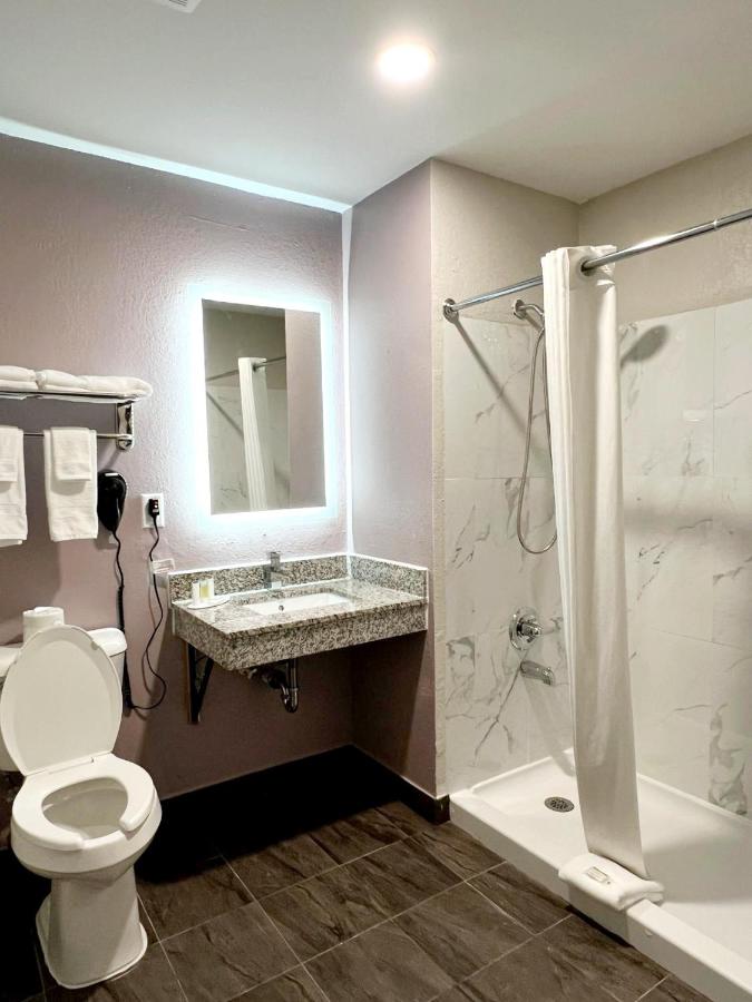 Queen Room - Mobility Access/Non-Smoking at Super 8 by Wyndham Cedar Rapids