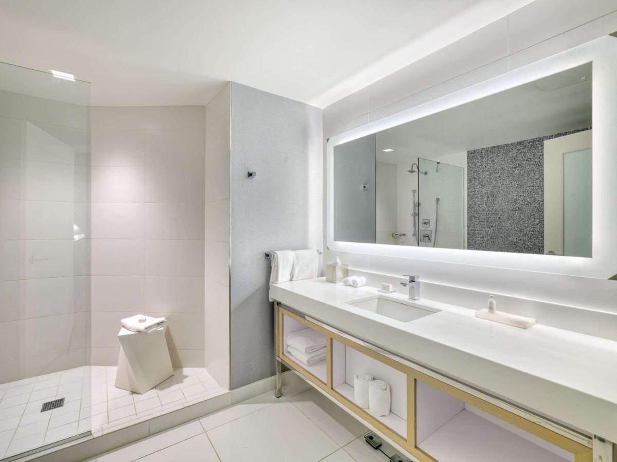 One-Bedroom Premium King Suite - Non-Smoking at The Royal Sonesta Minneapolis Downtown