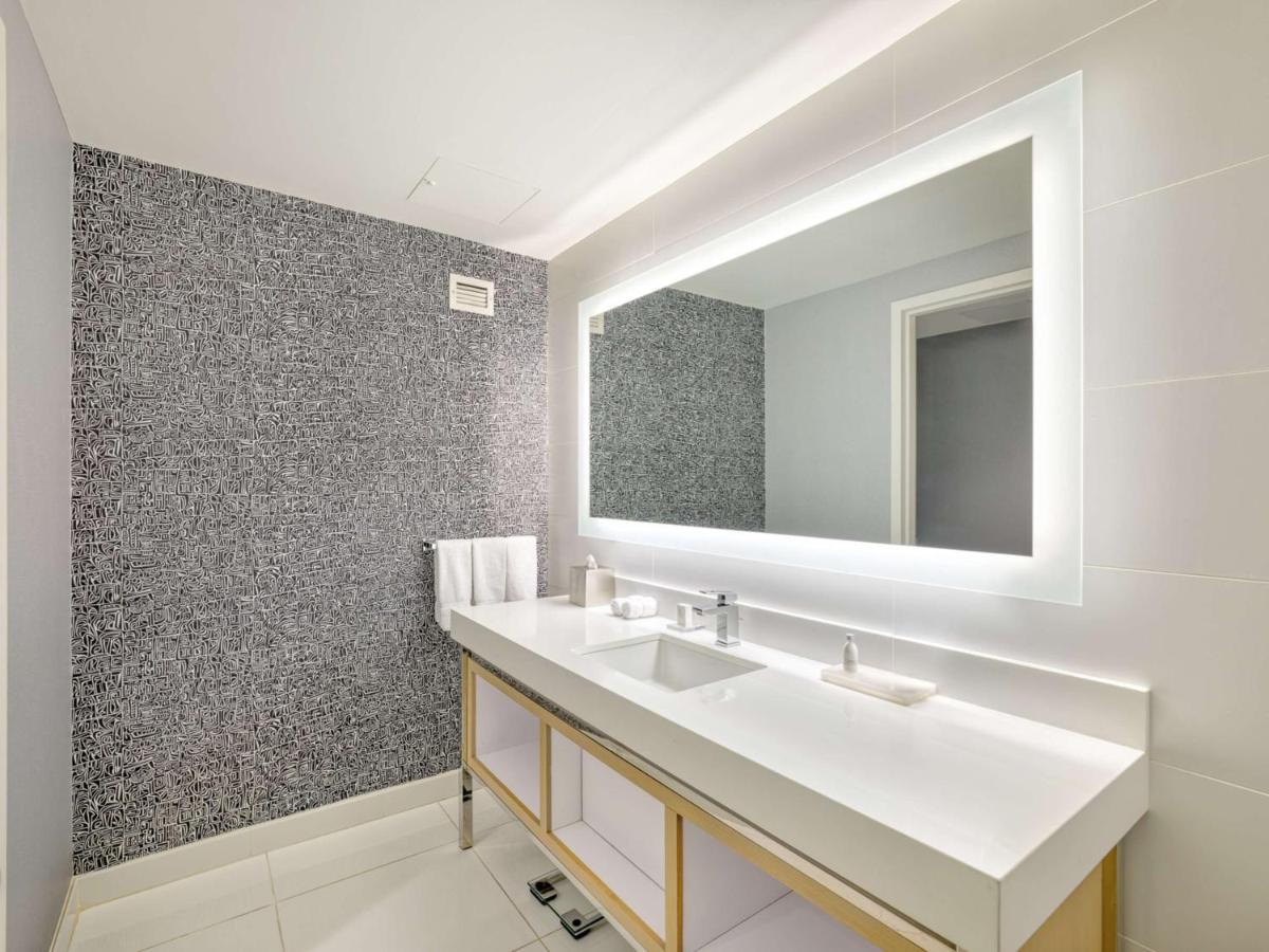 One-Bedroom Premium King Suite - Non-Smoking at The Royal Sonesta Minneapolis Downtown