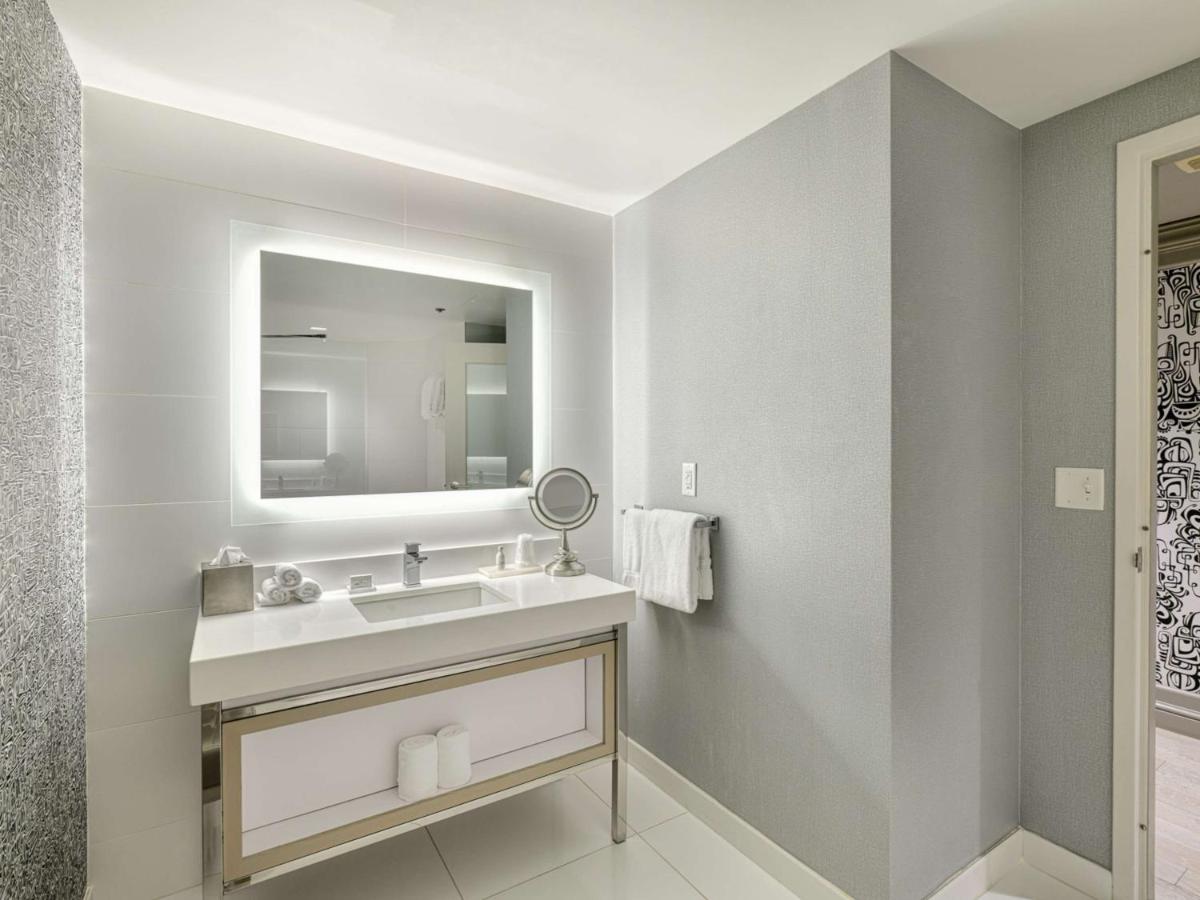 Business King Suite - Non-Smoking at The Royal Sonesta Minneapolis Downtown