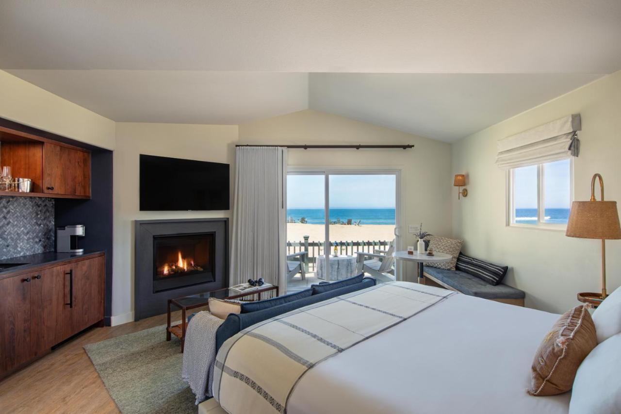 Deluxe Room with Ocean Front View at Sanctuary Beach Resort
