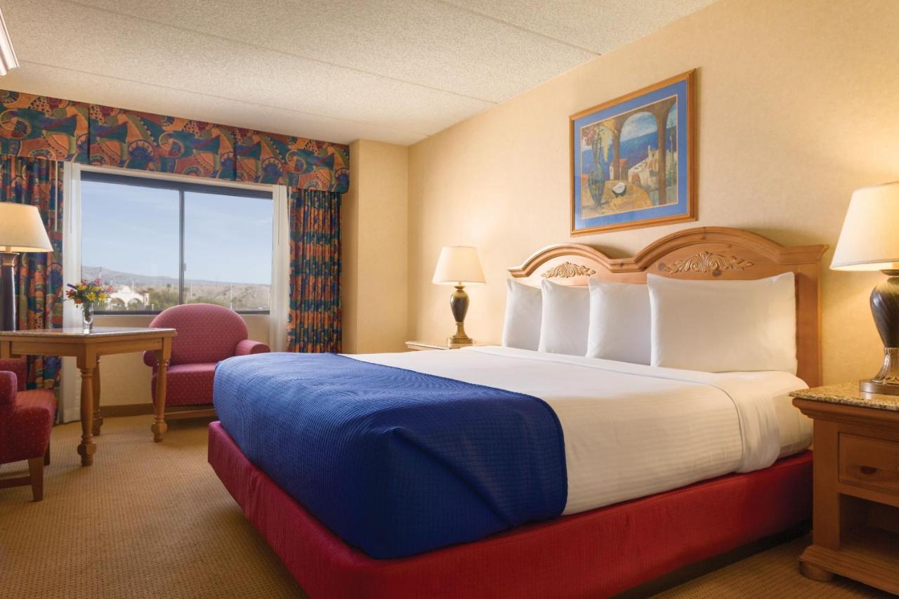 Central Tower Deluxe, 1 King, Non-Smoking at Harrah’s Laughlin Beach Resort & Casino - A Caesars Rewards Destination