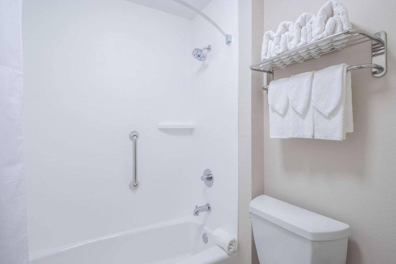 Queen Room with Two Queen Beds - Smoking at Econo Lodge Inn & Suites Foley - North Gulf Shores