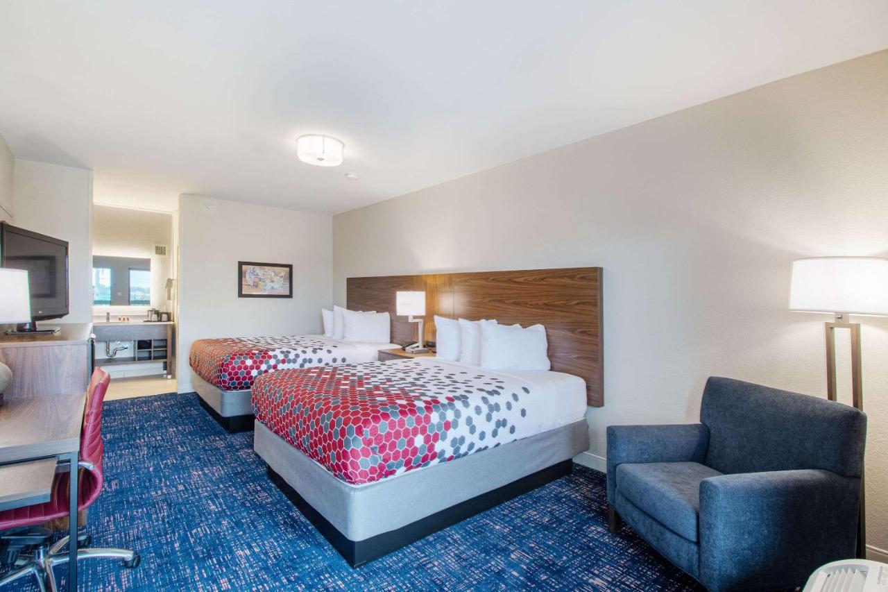 Queen Room with Two Queen Beds - Smoking at Econo Lodge Inn & Suites Foley - North Gulf Shores
