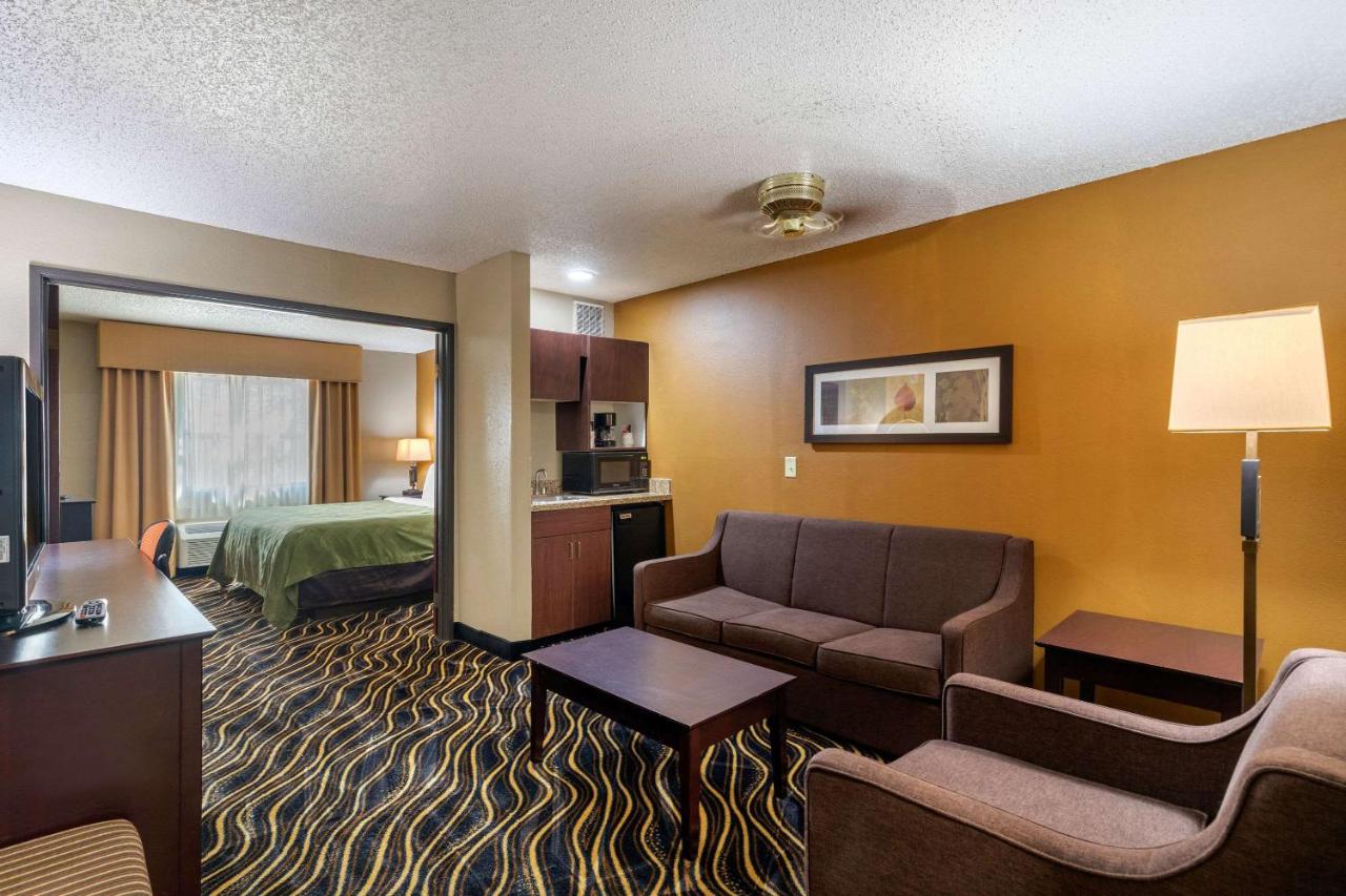 King Suite - Non-Smoking at Quality Suites Addison - Dallas