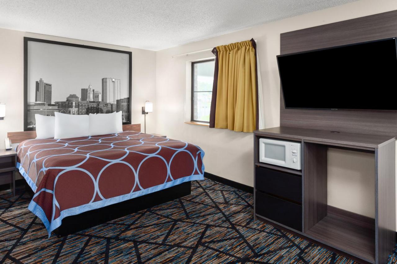 | Super 8 by Wyndham Mt. Vernon