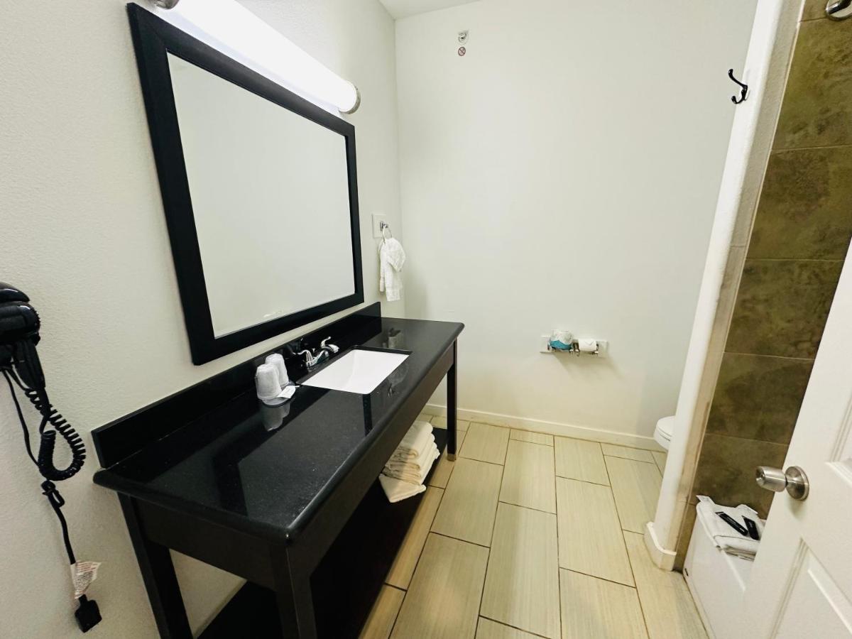  | Lux Inn and Suites