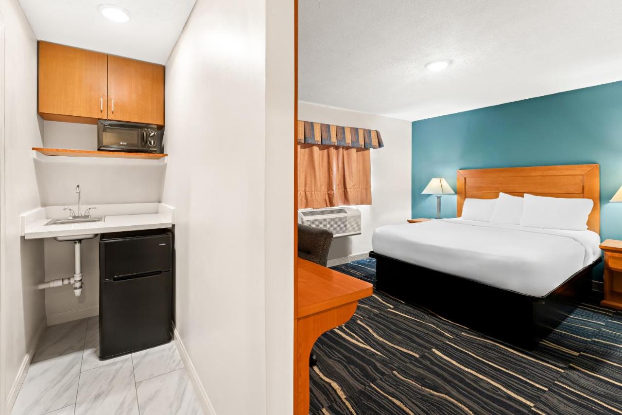 | Americas Best Value Inn - Stonington