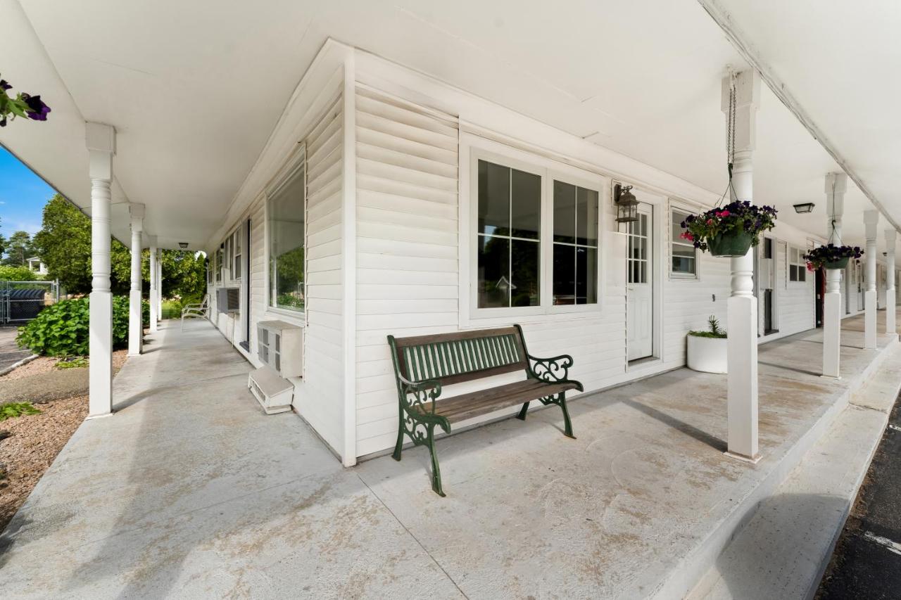 | Americas Best Value Inn - Stonington