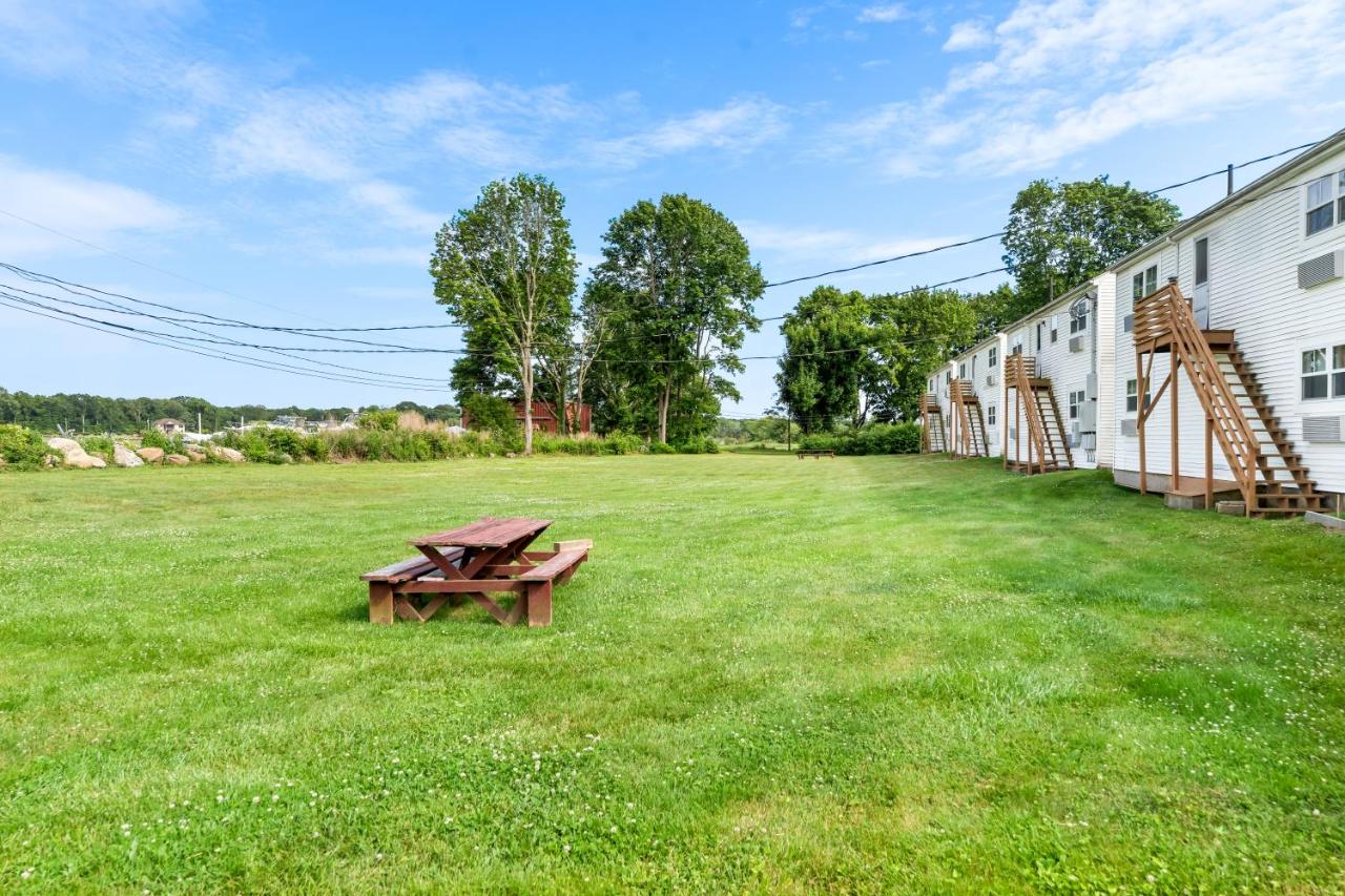 | Americas Best Value Inn - Stonington