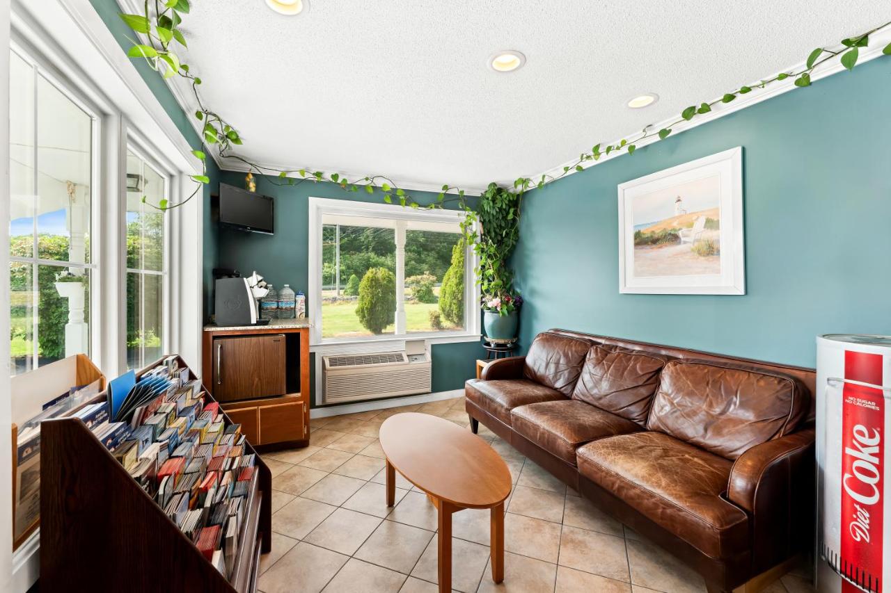 | Americas Best Value Inn - Stonington