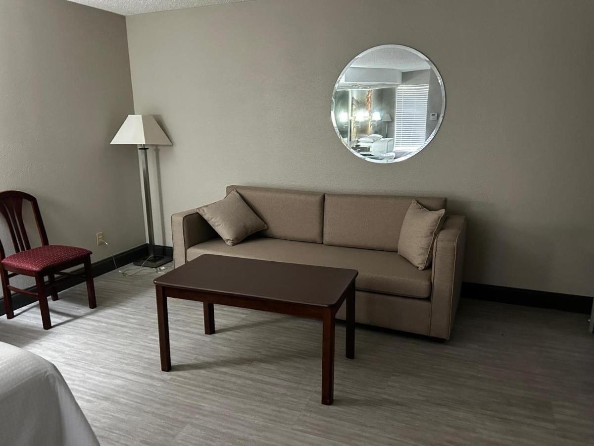 King Studio Suite - Non-Smoking at Days Inn by Wyndham Dahlonega University Area