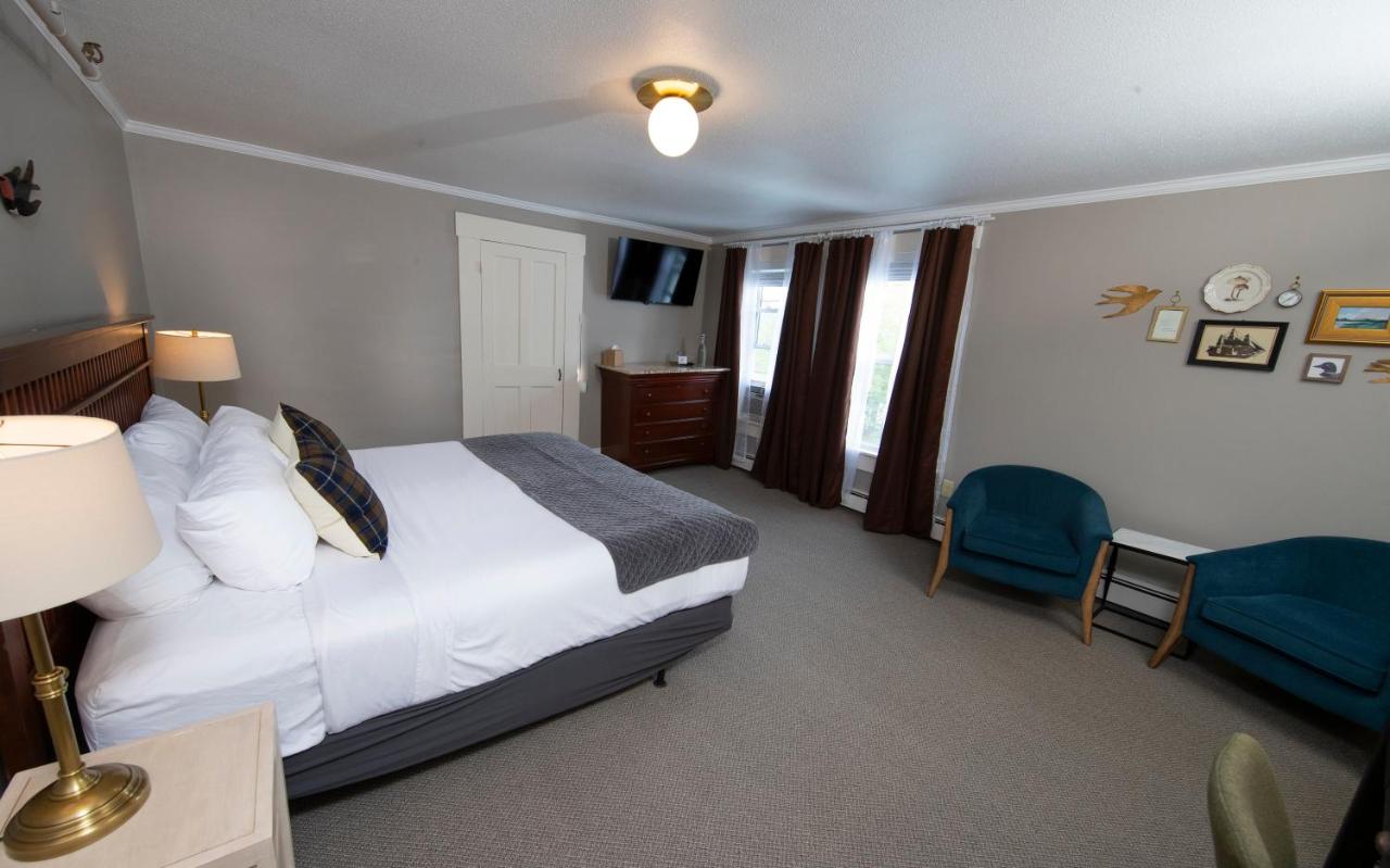 | The New London Inn