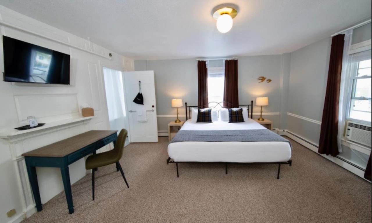 | The New London Inn