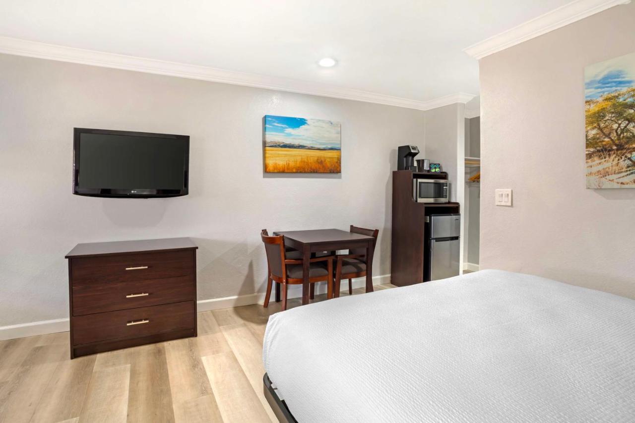 King Room - Non-Smoking at Best Western Inn