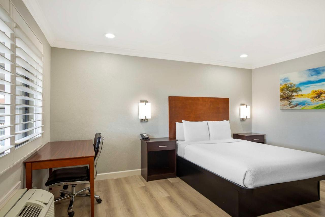 Queen Room - Non-Smoking at Best Western Inn