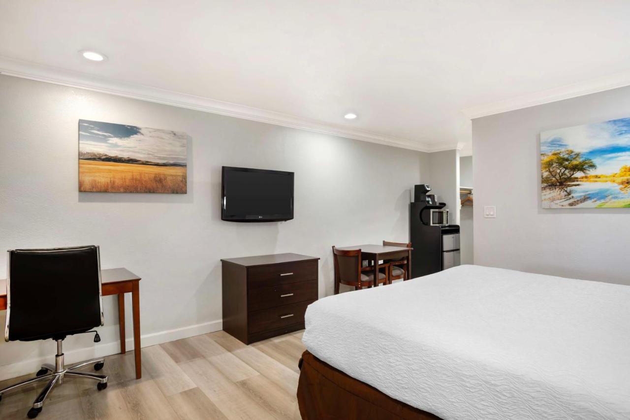 King Room - Non-Smoking at Best Western Inn