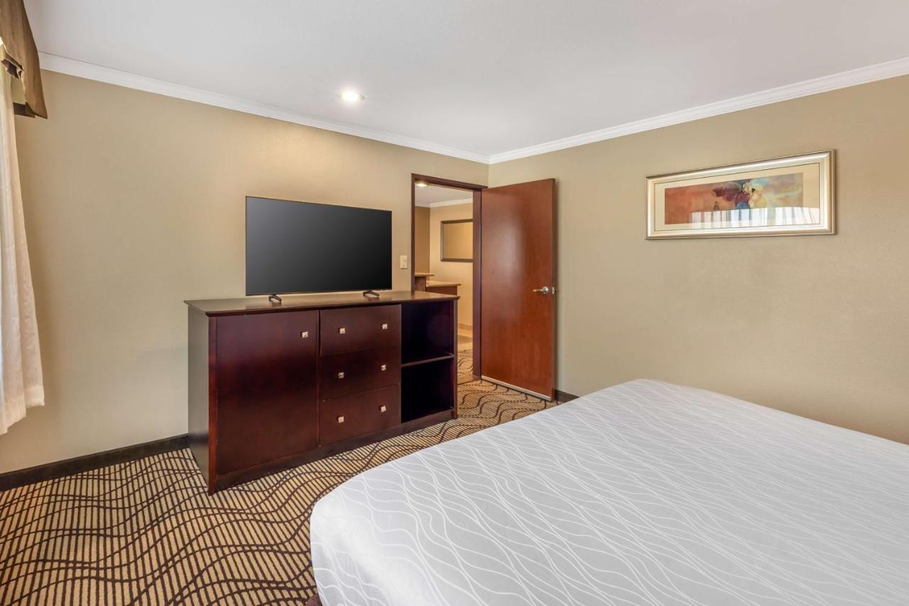  | Best Western Plus Orchid Hotel & Suites