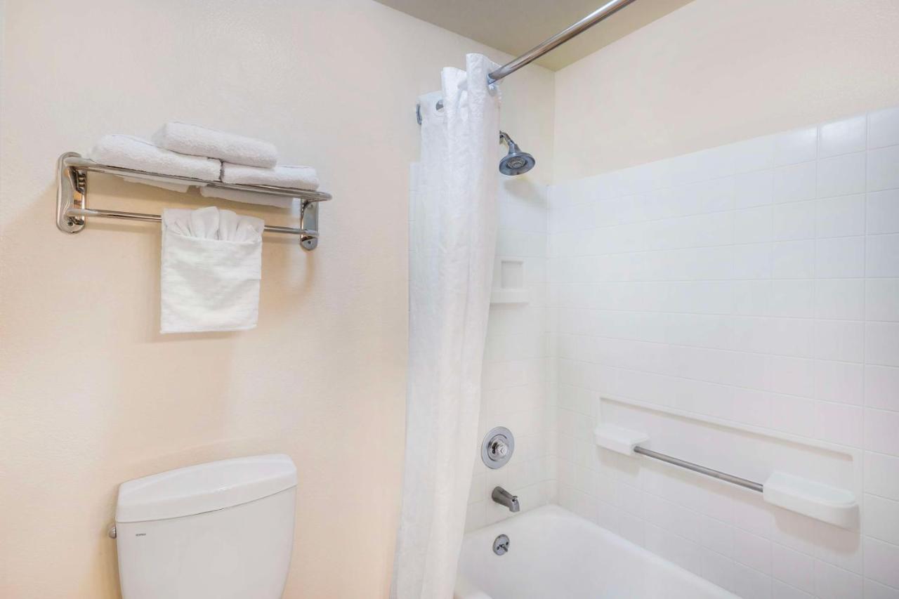  | Best Western Plus Orchid Hotel & Suites