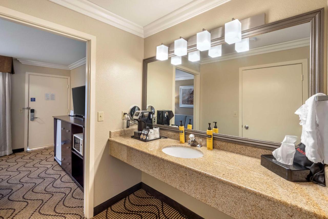 Queen Room with Two Queen Beds - Non-Smoking at Best Western Plus Orchid Hotel & Suites