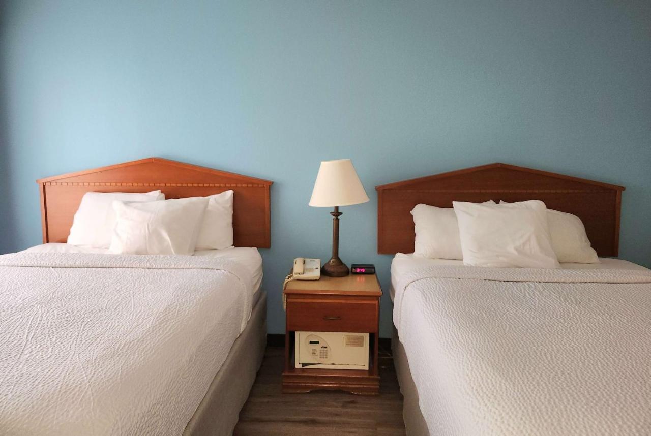 Studio Suite with 2 Queen Beds, Non-Smoking at Days Inn & Suites by Wyndham Thibodaux