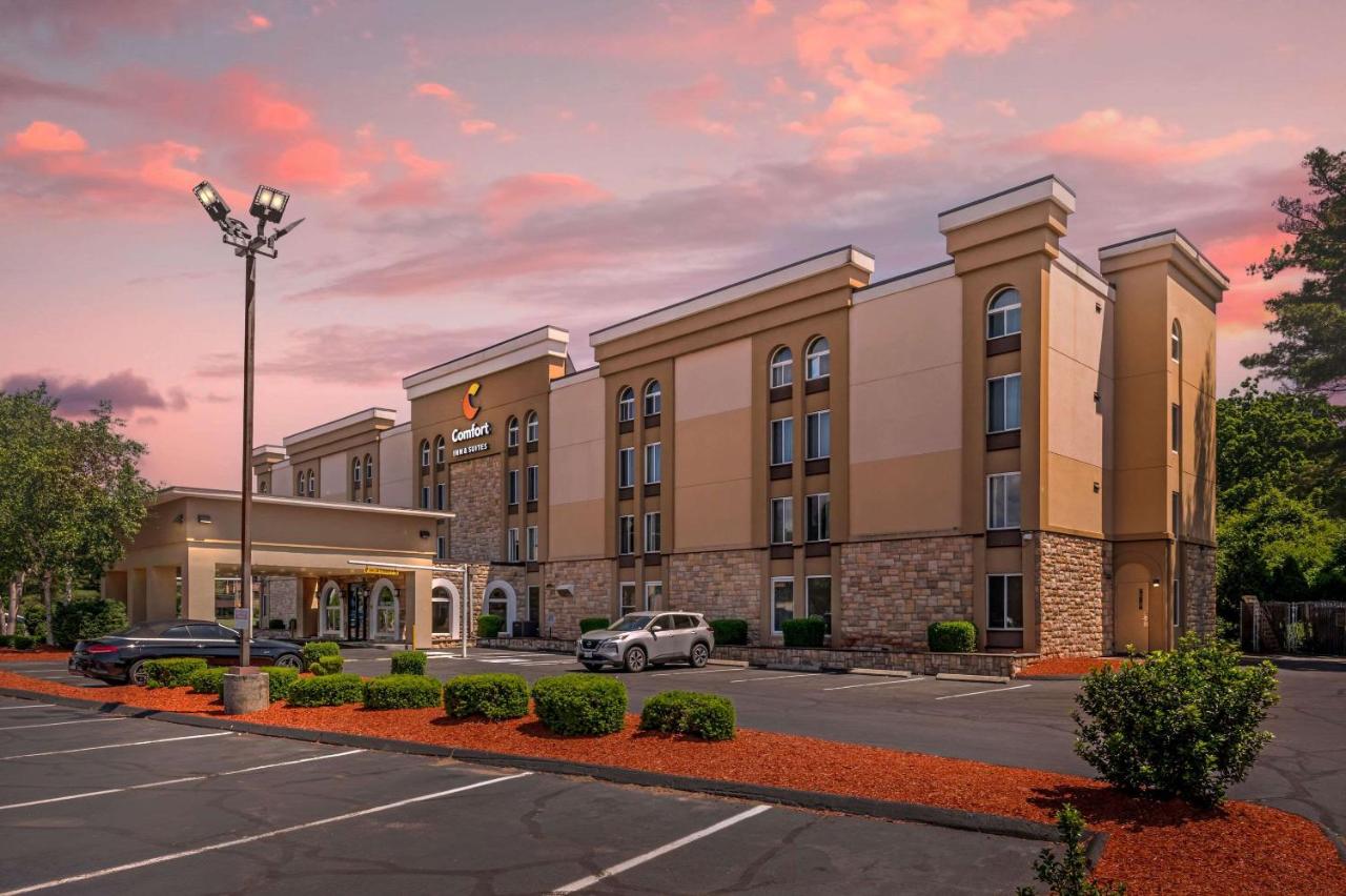 | Comfort Inn and Suites East Hartford