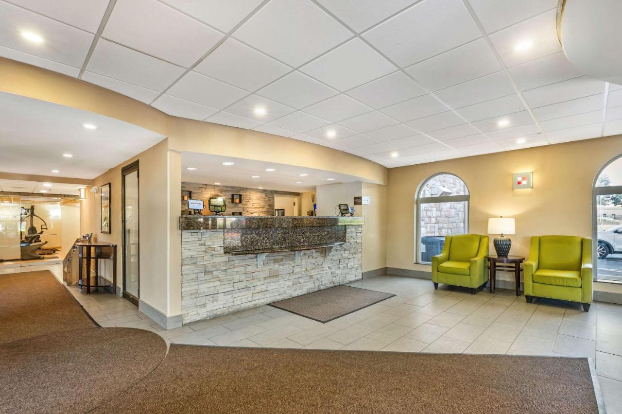 | Comfort Inn and Suites East Hartford