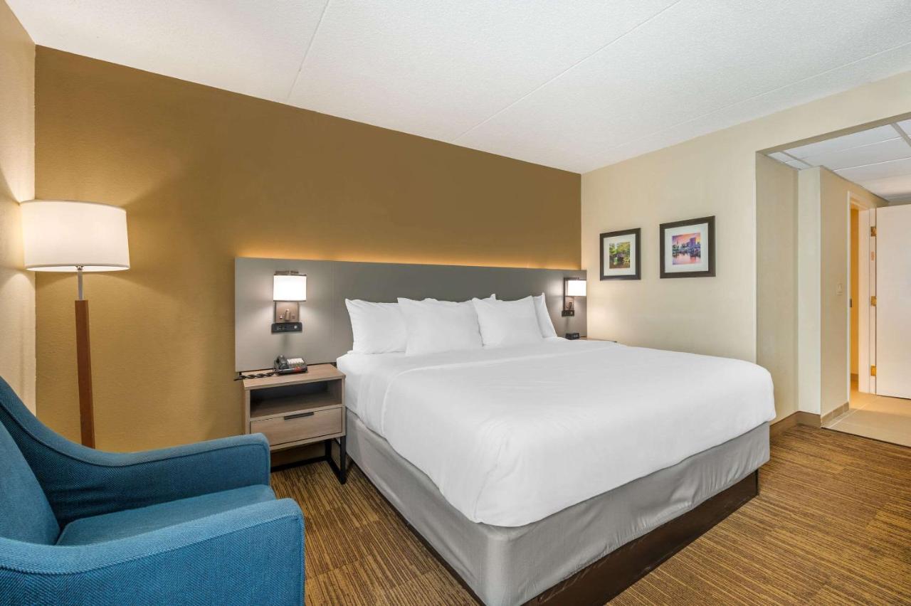 | Comfort Inn and Suites East Hartford