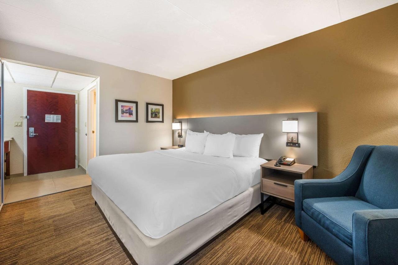 | Comfort Inn and Suites East Hartford