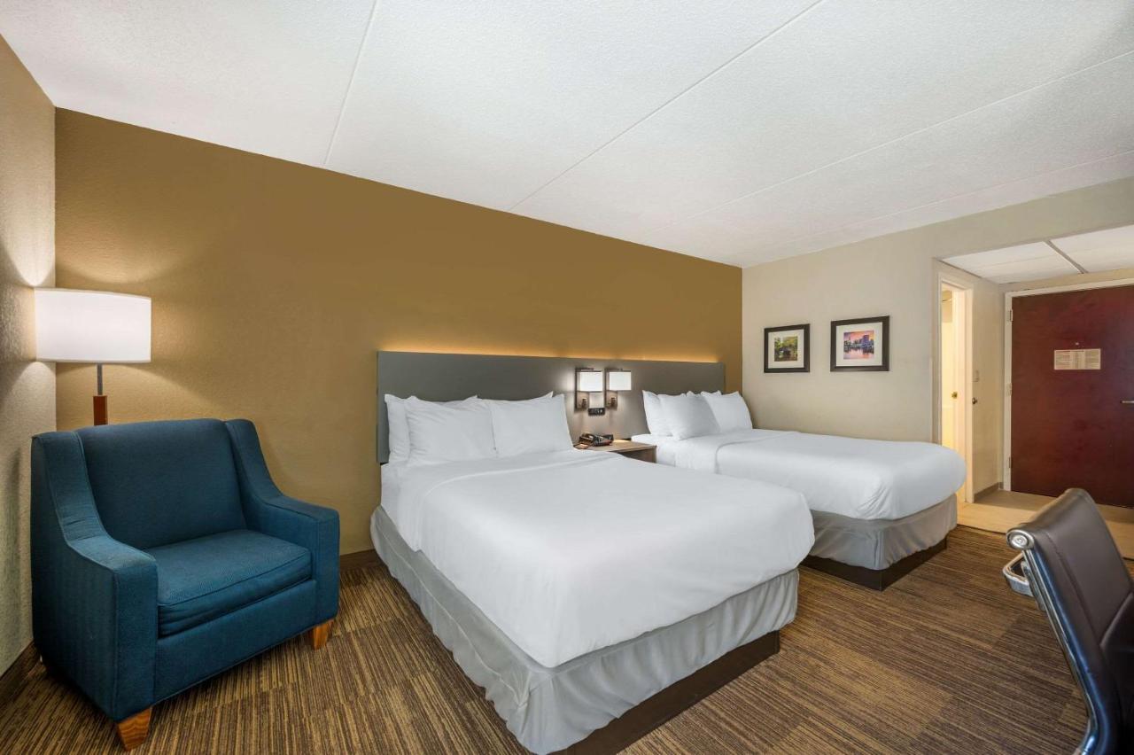 | Comfort Inn and Suites East Hartford