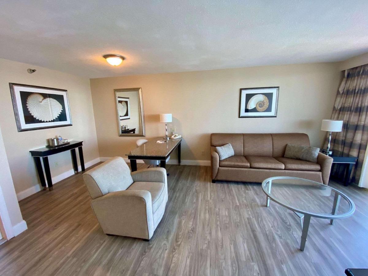  | Radisson Suite Hotel Oceanfront