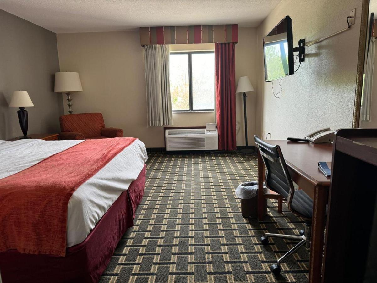 King Room - Non-Smoking at Baymont by Wyndham Springfield IL