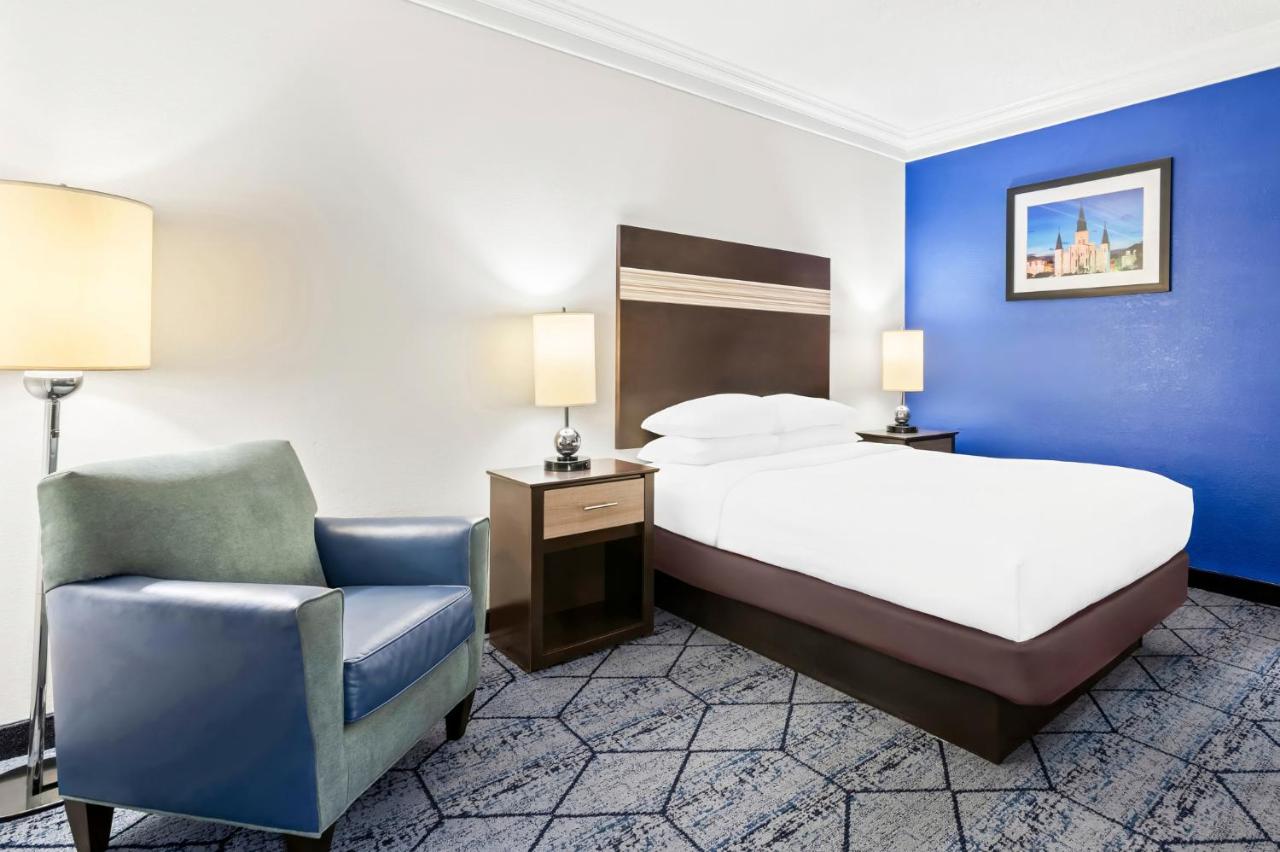 Queen Room with Mobility Accessible Roll-In Shower at Best Western Slidell Hotel