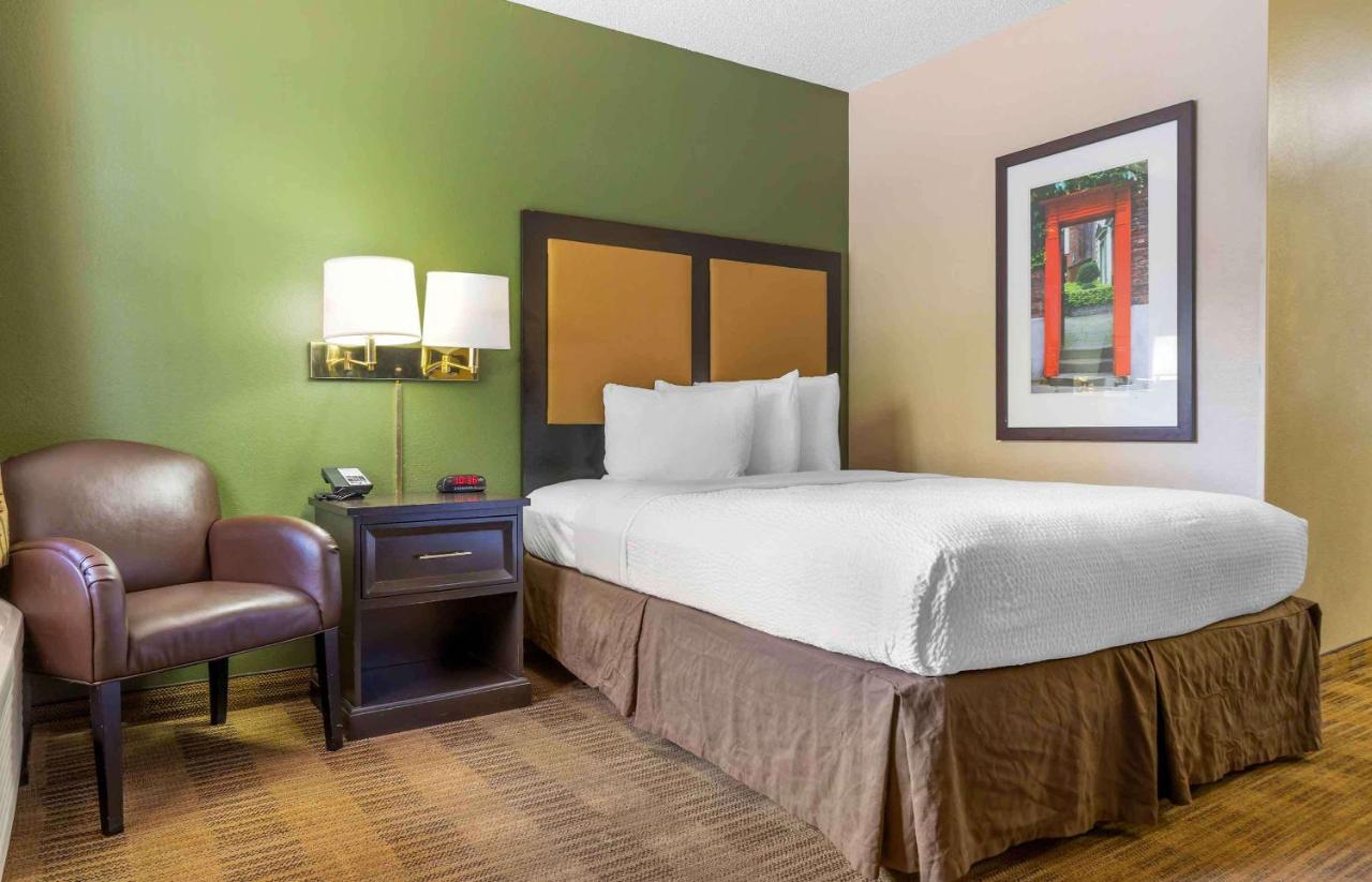 Queen studio with 1 Queen Bed - Disability Access/Non-Smoking at Extended Stay America Suites Bakersfield California Avenue