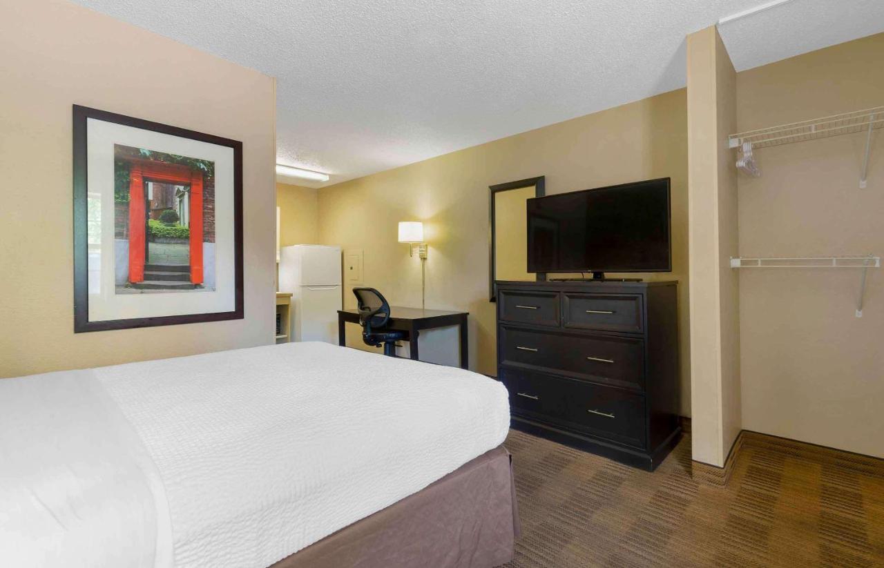 Queen studio with 1 Queen Bed - Disability Access/Non-Smoking at Extended Stay America Suites Bakersfield California Avenue