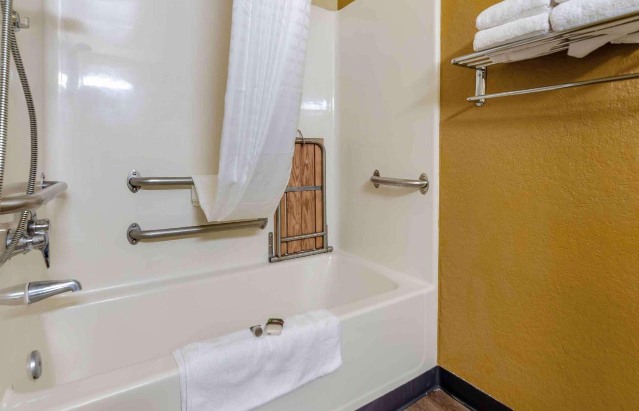 Queen studio with 1 Queen Bed - Disability Access/Non-Smoking at Extended Stay America Suites Bakersfield California Avenue