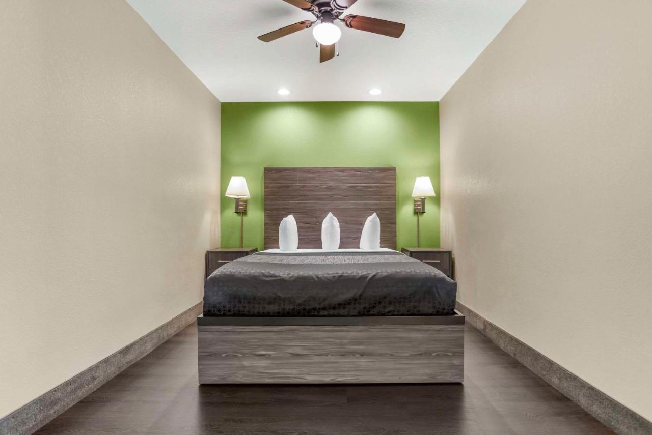Executive Queen Room with Two Queen Beds - Non-Smoking at Rodeway Inn Tuscaloosa near University