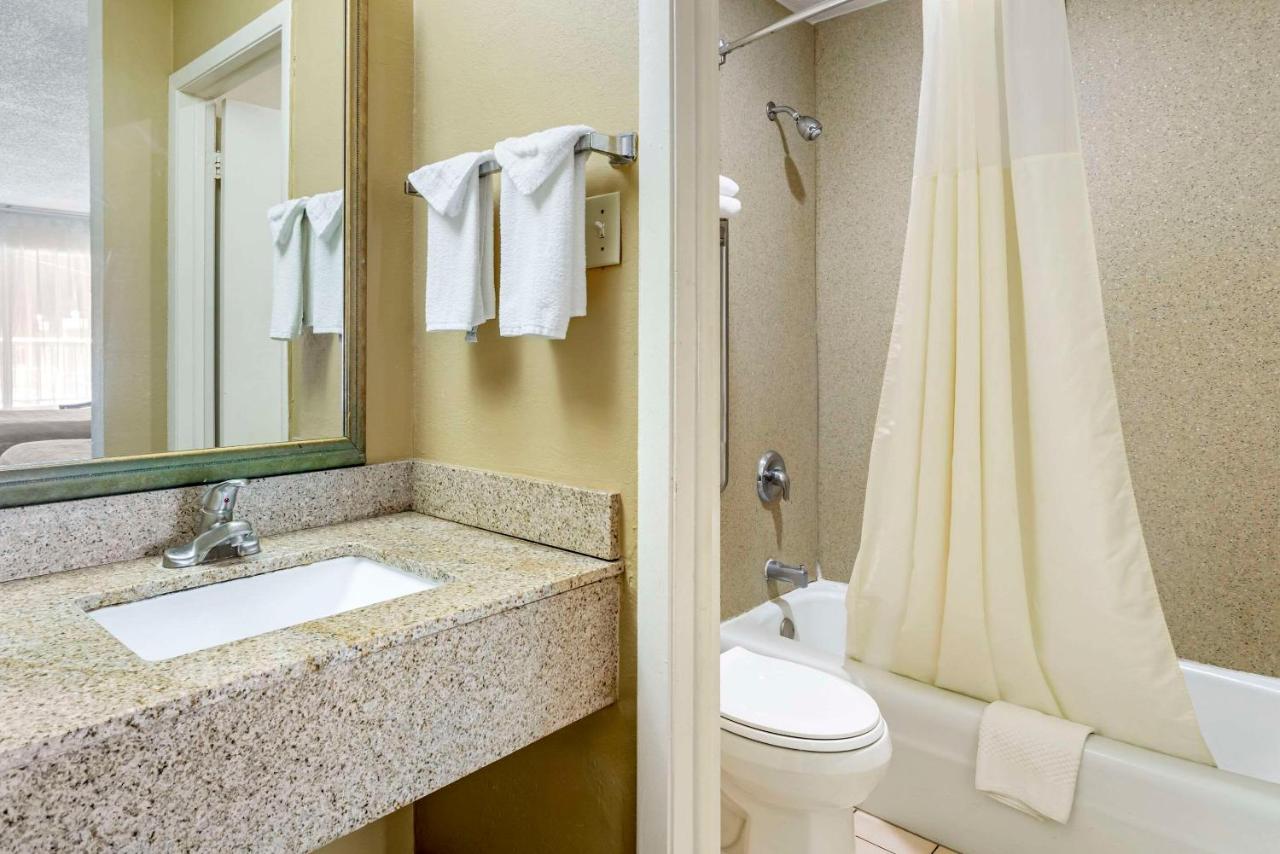 Double Room with Two Double Beds - Non-Smoking at Quality Inn Alachua - Gainesville Area