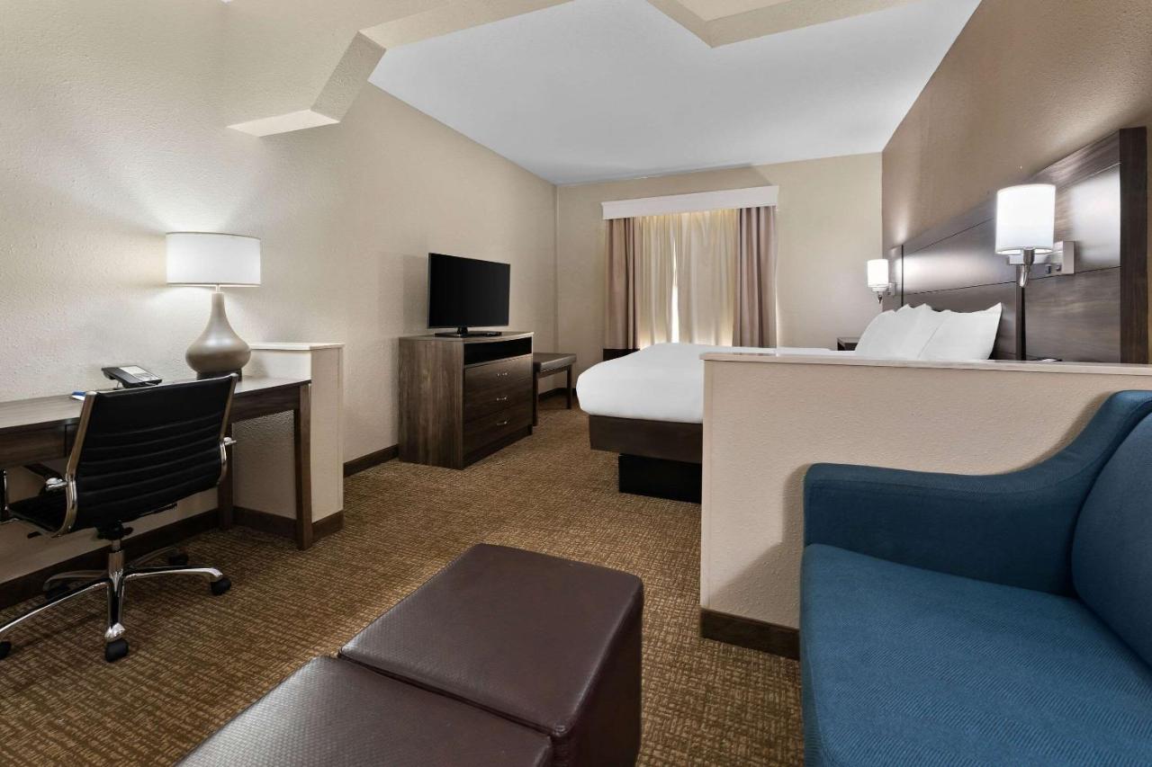 King Suite at Comfort Suites near Robins Air Force Base