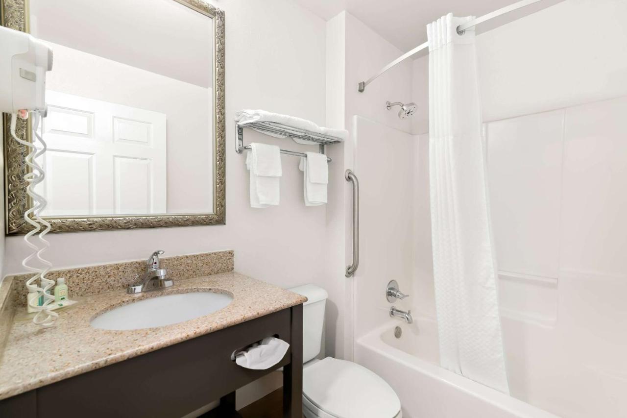 | Quality Inn Merrimack - Nashua