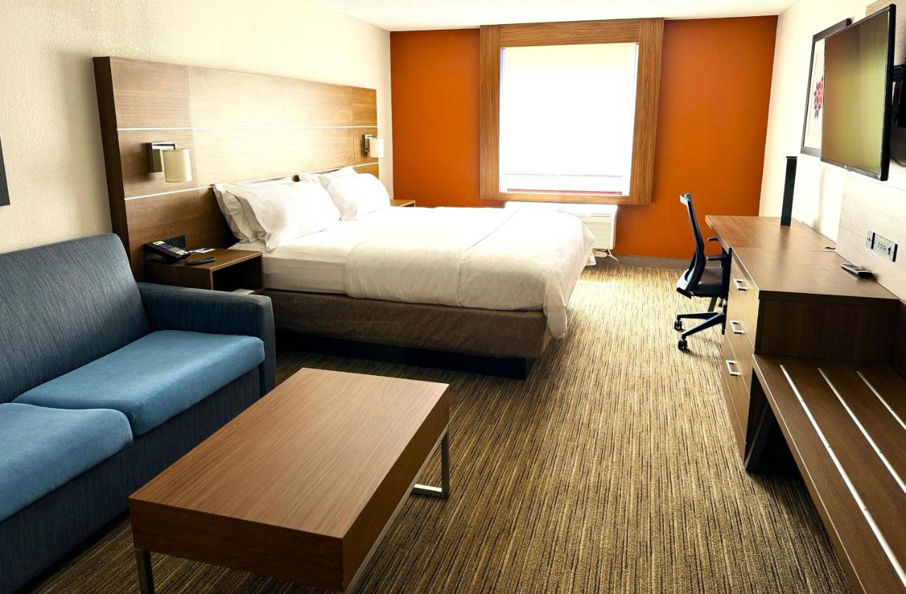 | Holiday Inn Express & Suites - Lincoln East - White Mountains, an IHG Hotel