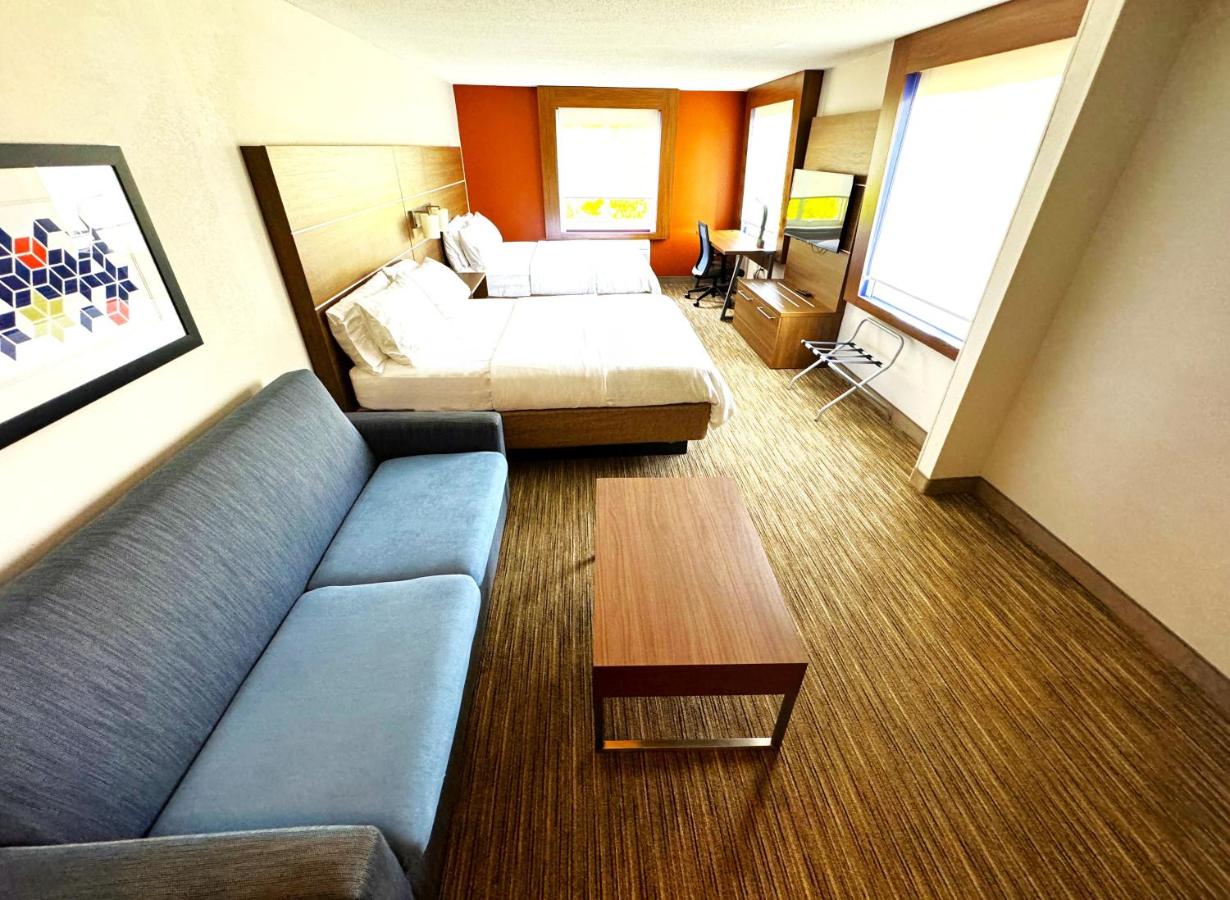 | Holiday Inn Express & Suites - Lincoln East - White Mountains, an IHG Hotel