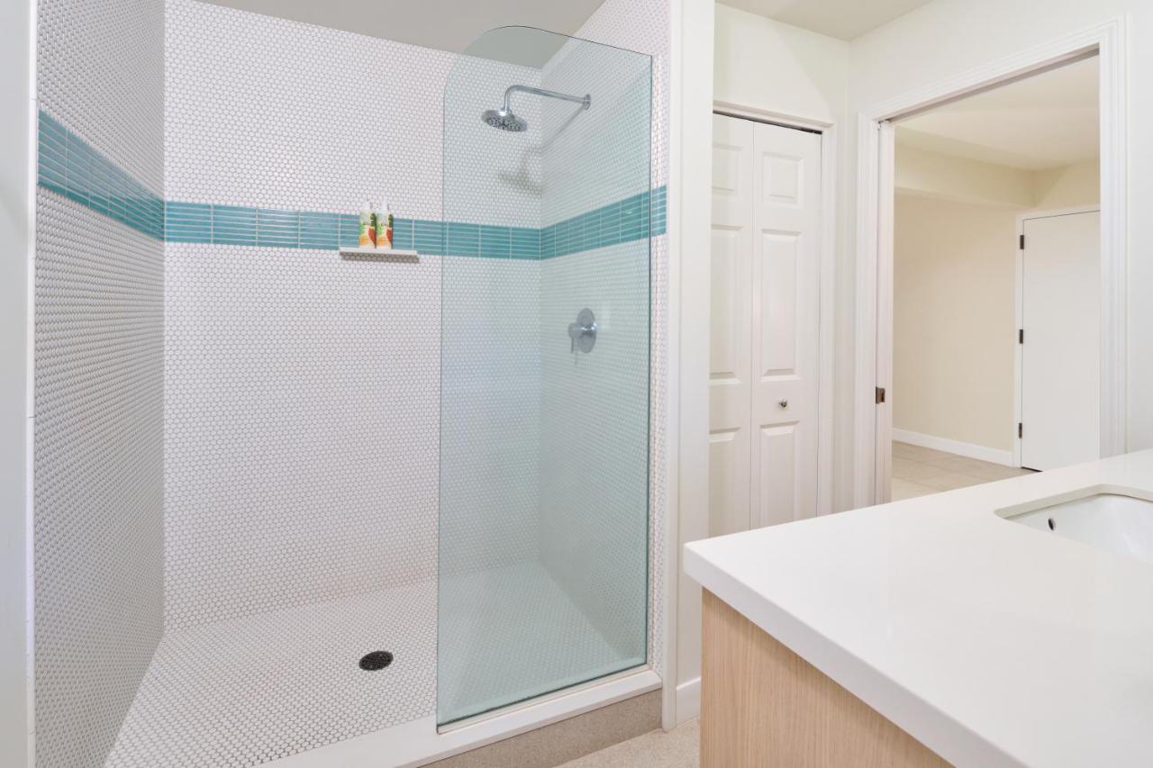 | Royal Lahaina Resort & Bungalows