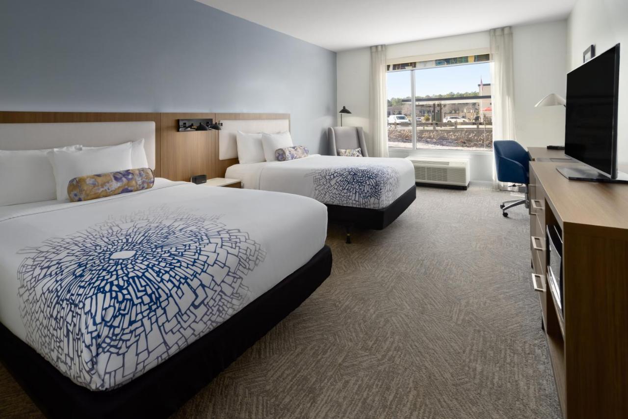 Queen Room with Two Queen Beds and Tub with Grab Bars - Mobility and Hearing Impaired Access/Non-Smo at La Quinta Inn & Suites by Wyndham Locust Grove