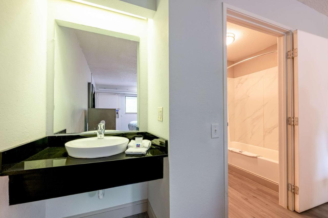  | Motel 6-Charlotte, NC - Coliseum
