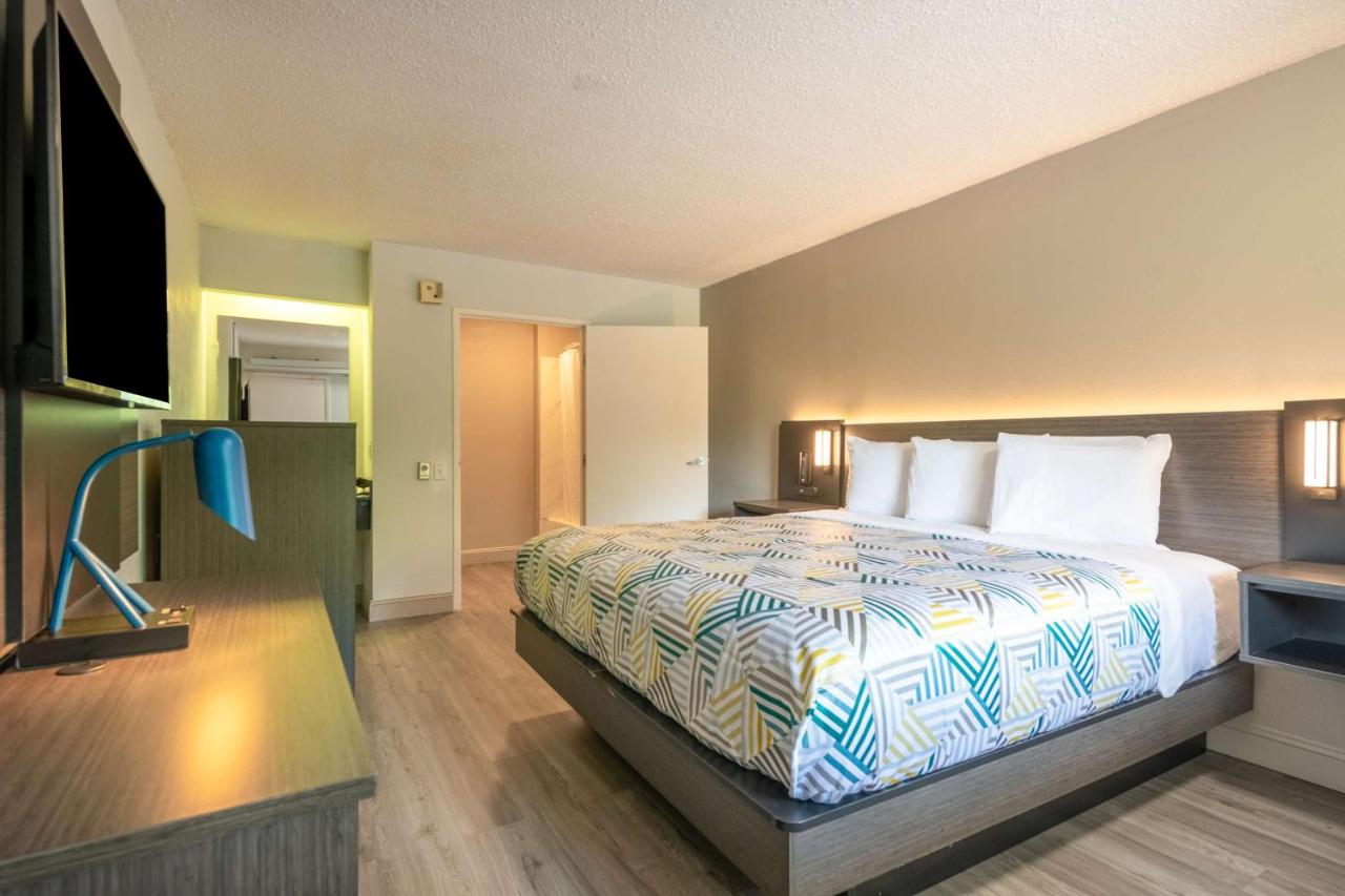  | Motel 6-Charlotte, NC - Coliseum