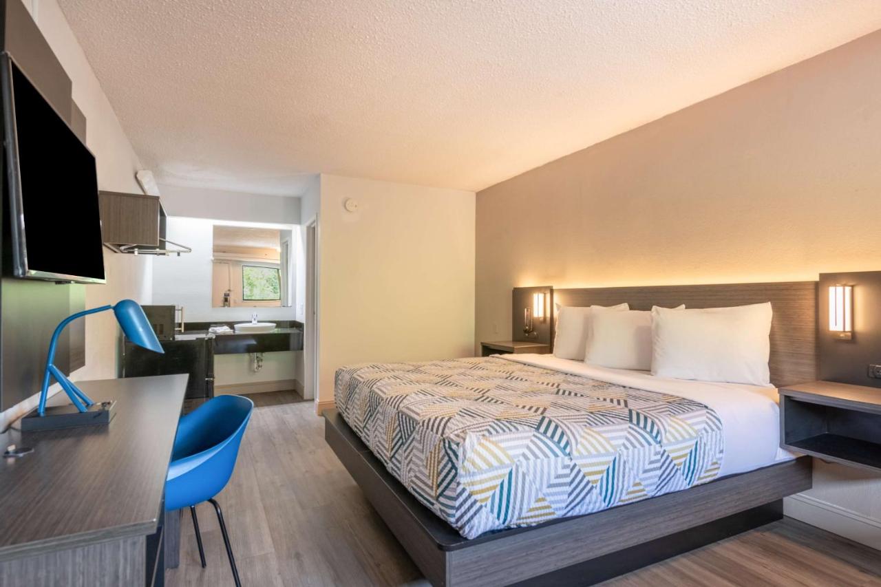  | Motel 6-Charlotte, NC - Coliseum