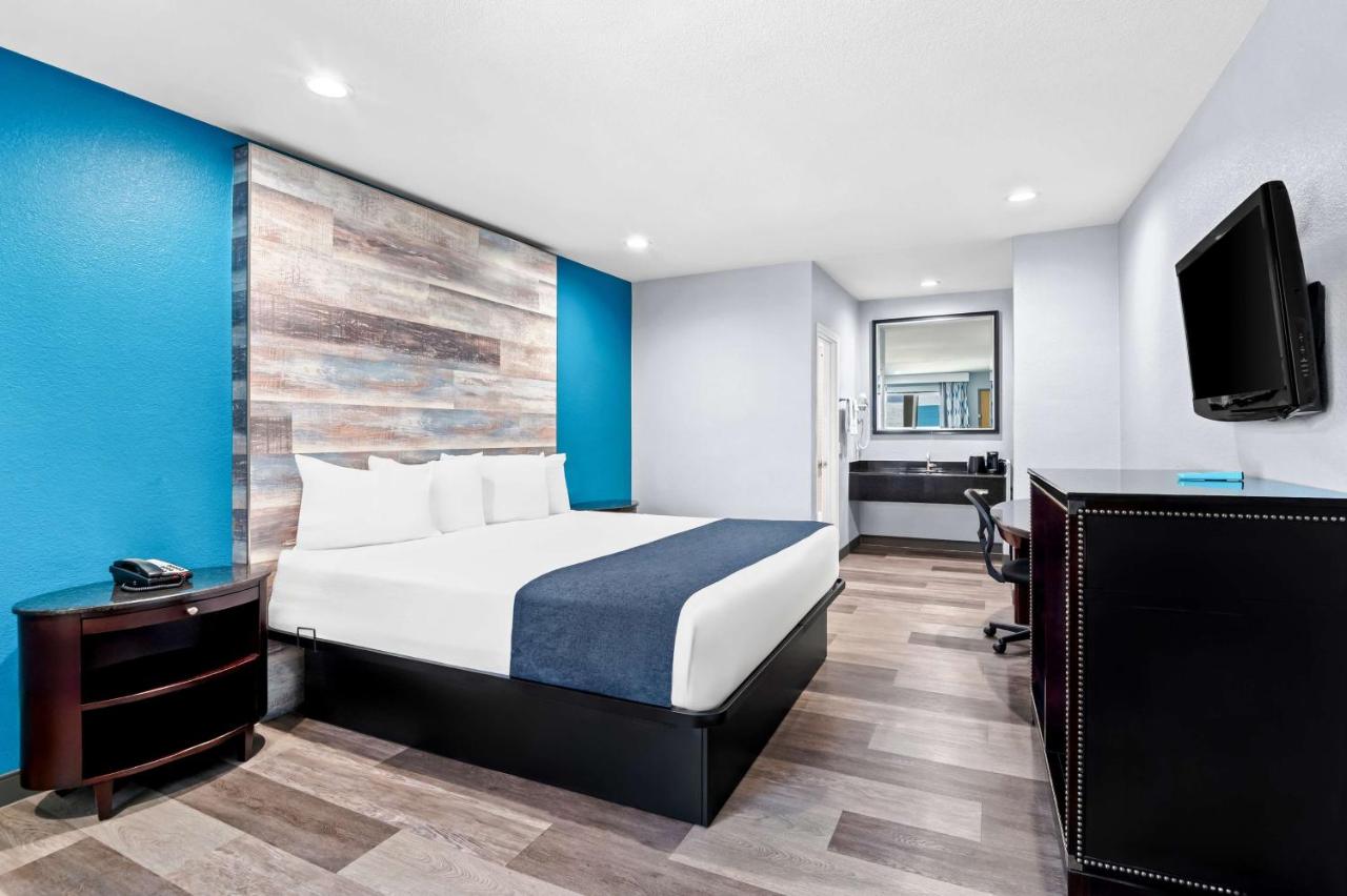King Room - Non-Smoking at SureStay Hotel by Best Western Buena Park Anaheim