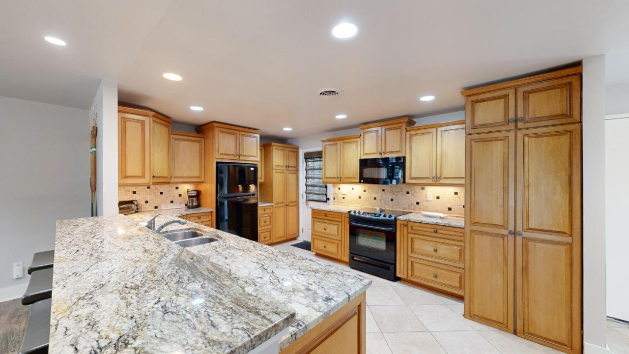  | 625 Queens Grant